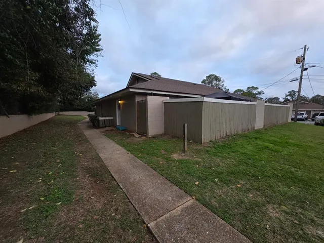 a view of a house with a yard