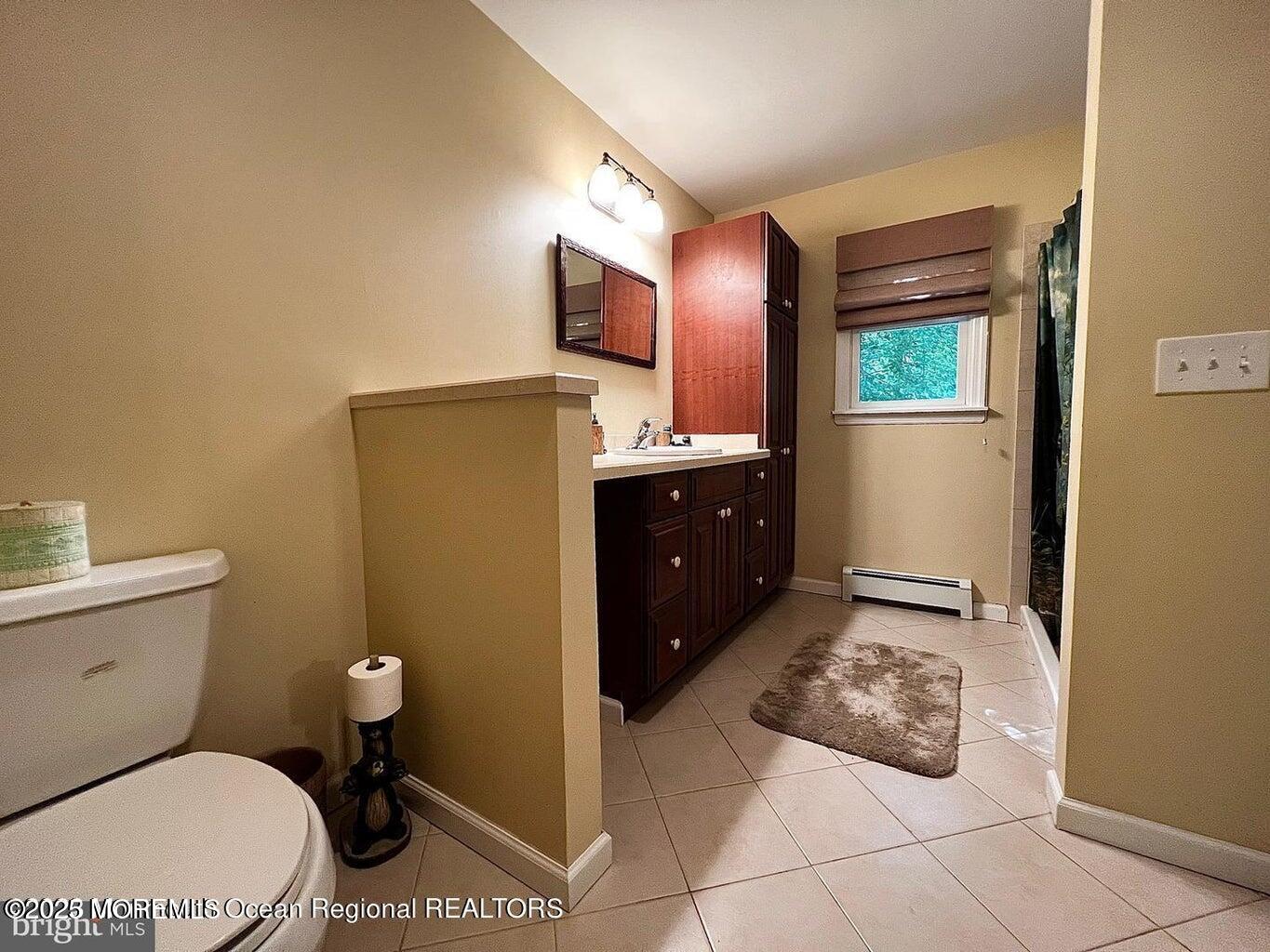 791 Harmony Road Jackson, NJ 08527 - Photo 9 of 16 a bathroom with a toilet a sink and mirror