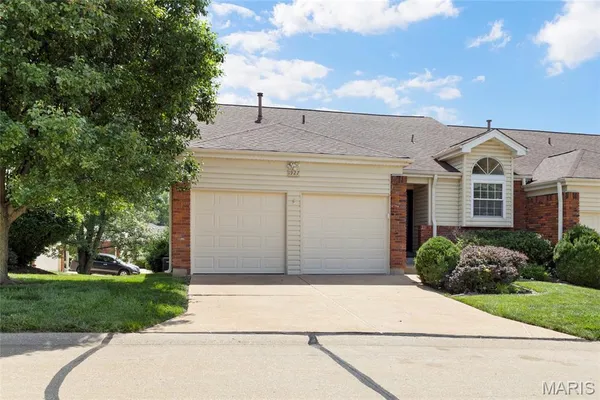 $269,900 | 1927 Bennington Common Drive, St. Louis, MO 63146
