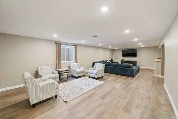 $675,000 | 8622 Platinum Cove, Woodbury, MN 55129