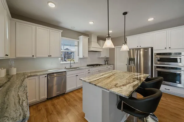 $675,000 | 8622 Platinum Cove, Woodbury, MN 55129