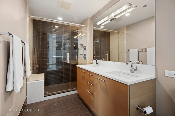 $585,000 | 340 East Randolph Street, Unit 1506, Chicago, IL 60601