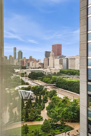 $585,000 | 340 East Randolph Street, Unit 1506, Chicago, IL 60601