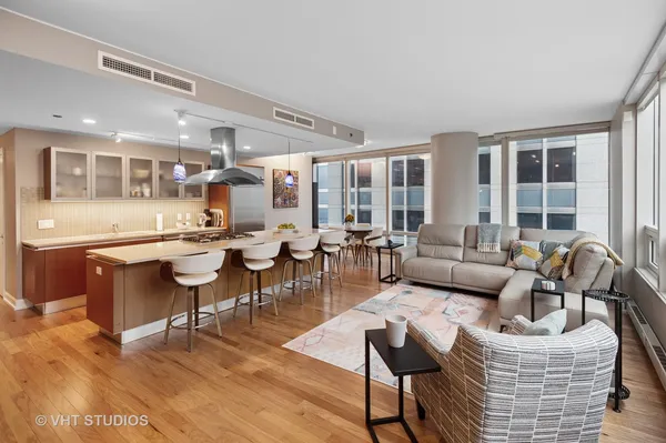 $585,000 | 340 East Randolph Street, Unit 1506, Chicago, IL 60601