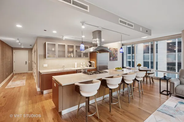 $585,000 | 340 East Randolph Street, Unit 1506, Chicago, IL 60601