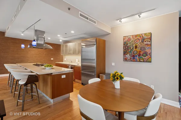 $585,000 | 340 East Randolph Street, Unit 1506, Chicago, IL 60601