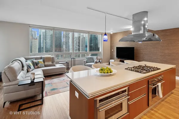 $585,000 | 340 East Randolph Street, Unit 1506, Chicago, IL 60601