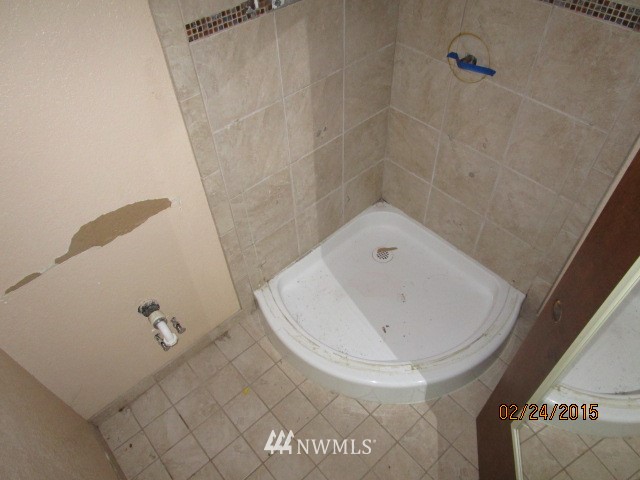 910 Edmonds Avenue Northeast Renton, WA 98056 - Photo 11 of 16
