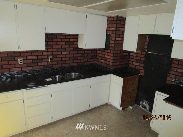 910 Edmonds Avenue Northeast Renton, WA 98056 - Photo 4 of 16