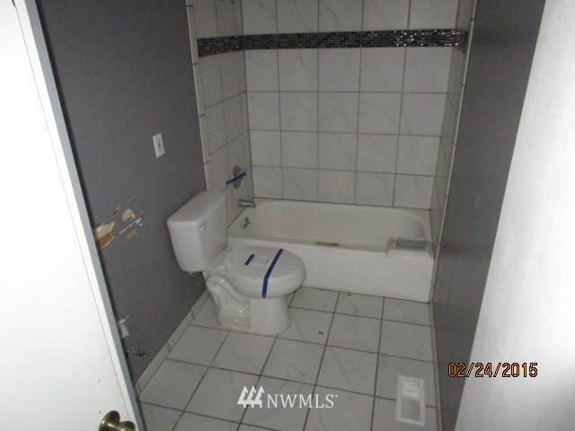 910 Edmonds Avenue Northeast Renton, WA 98056 - Photo 10 of 16