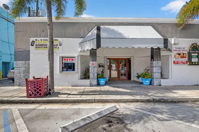a view of a bird door of the house
