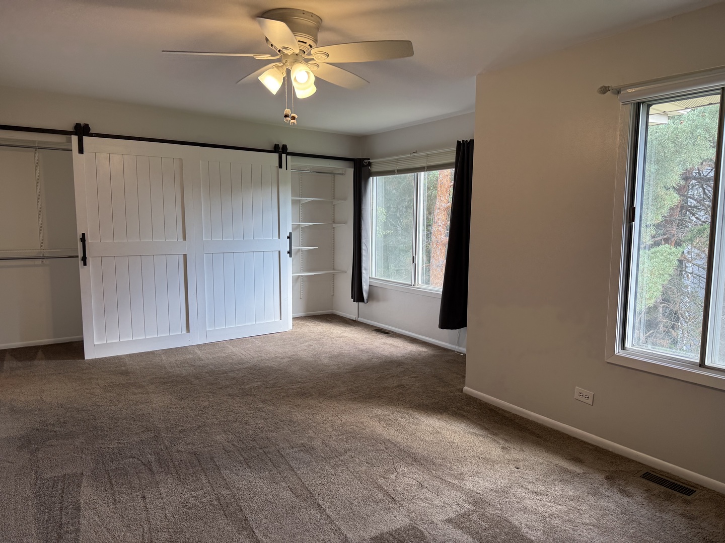 5513 Barclay Court Clarendon Hills, IL 60514 - Photo 12 of 20 a view of an empty room with a window