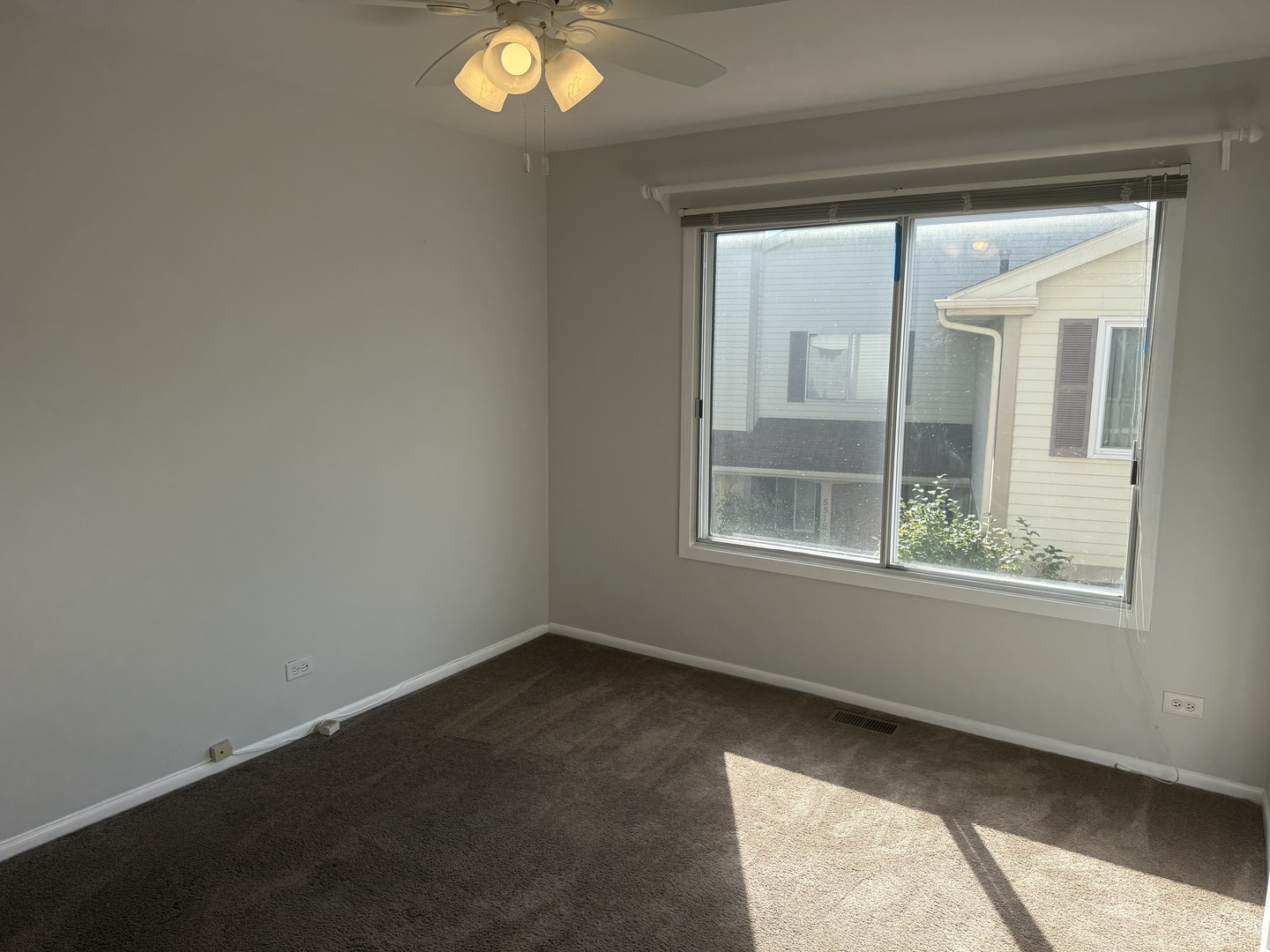 5513 Barclay Court Clarendon Hills, IL 60514 - Photo 15 of 20 an empty room with a window
