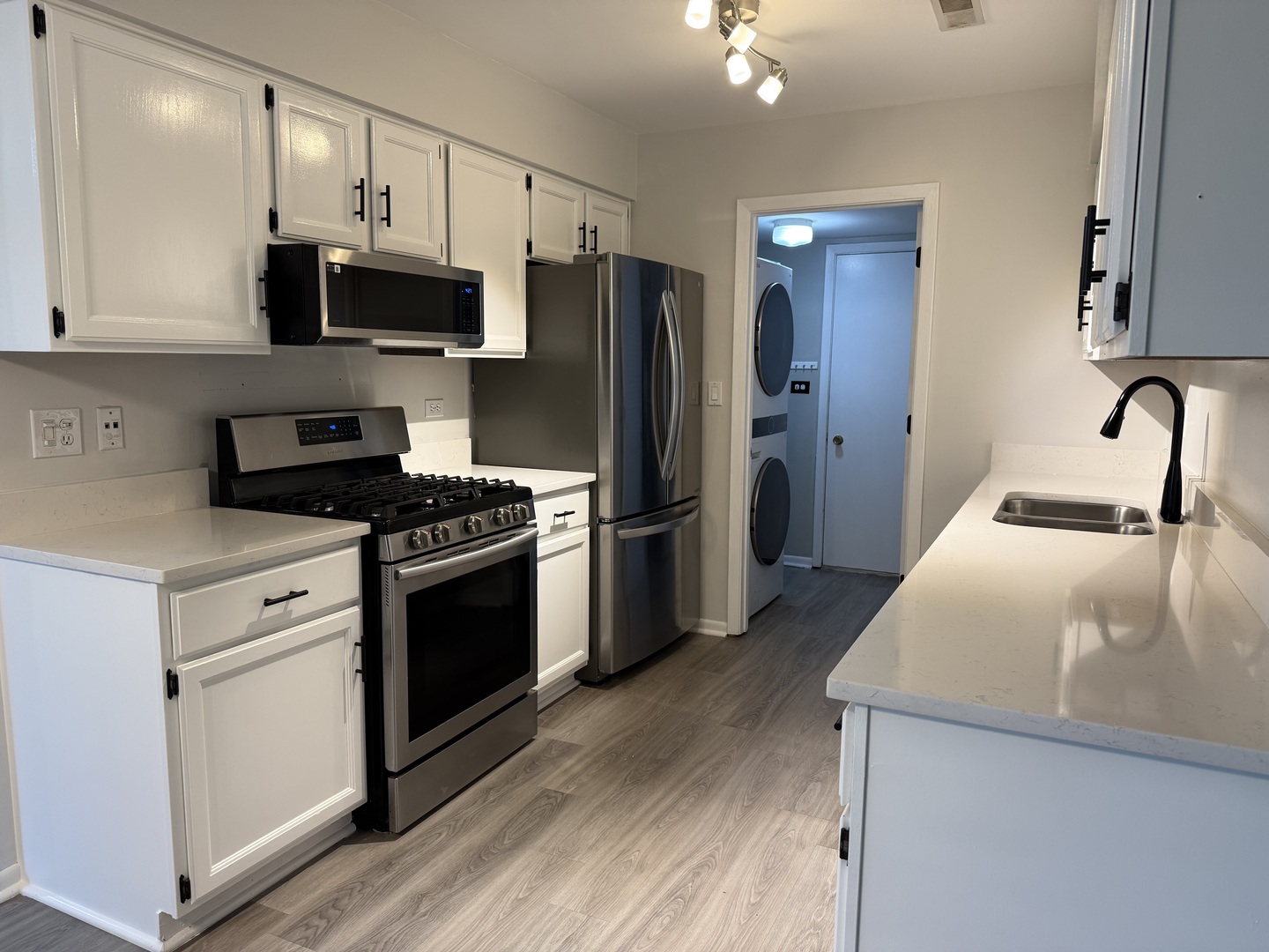 5513 Barclay Court Clarendon Hills, IL 60514 - Photo 3 of 20 a kitchen with a sink appliances and cabinets