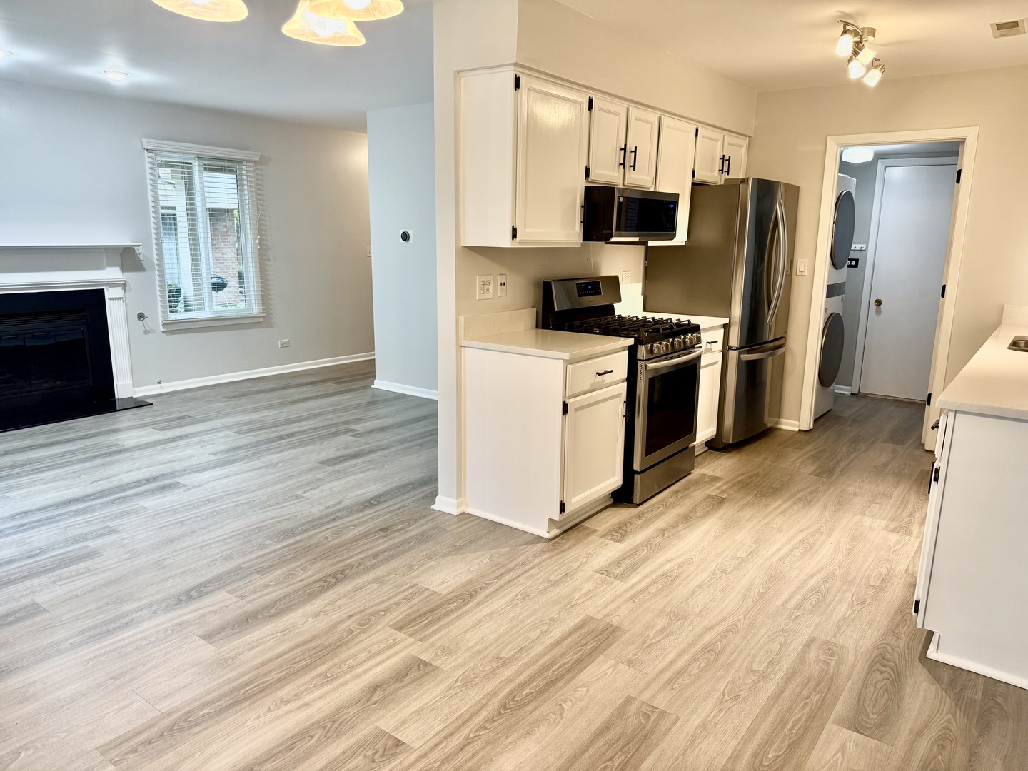 5513 Barclay Court Clarendon Hills, IL 60514 - Photo 4 of 20 a kitchen with stainless steel appliances a refrigerator stove and microwave