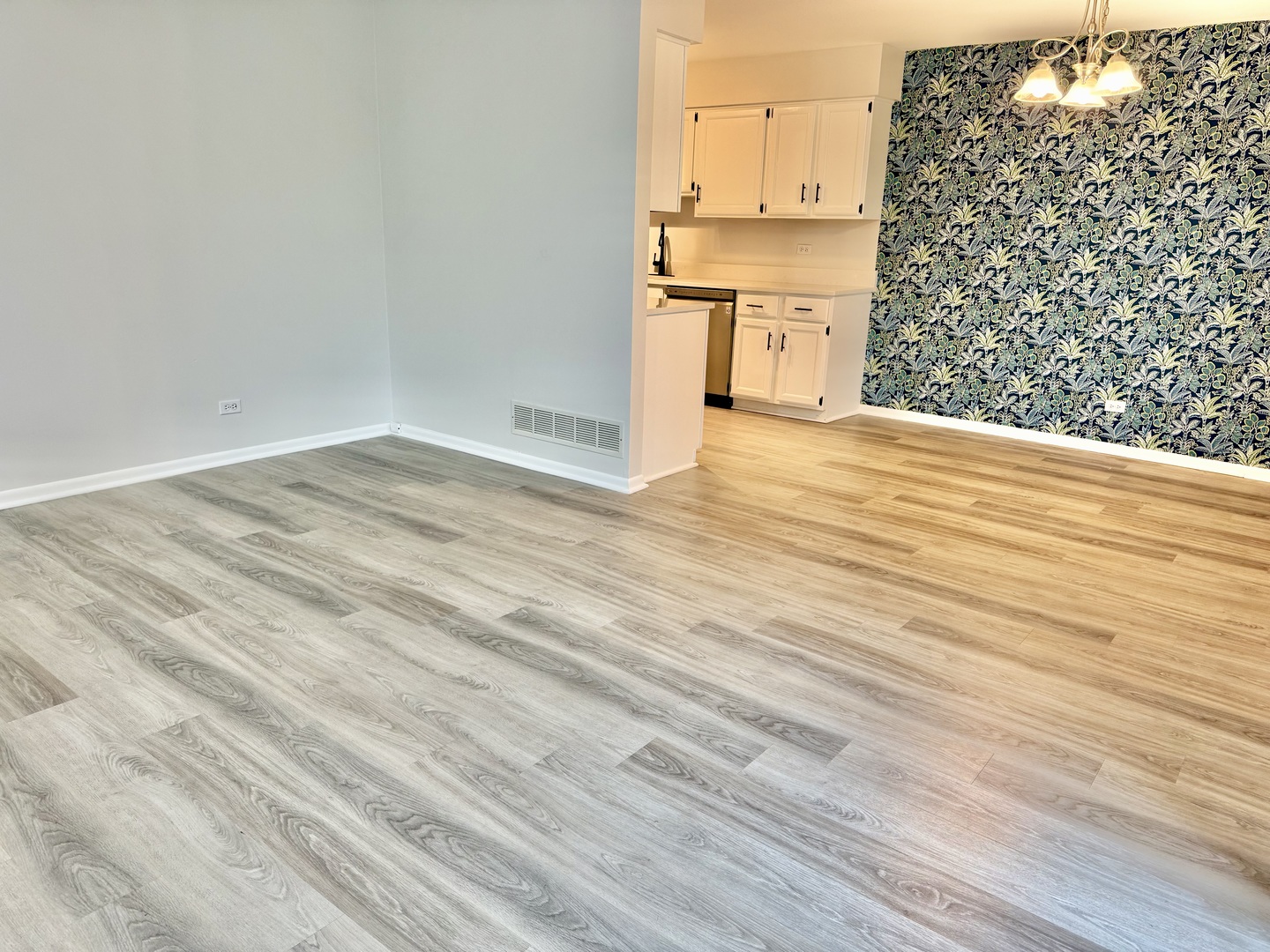 5513 Barclay Court Clarendon Hills, IL 60514 - Photo 7 of 20