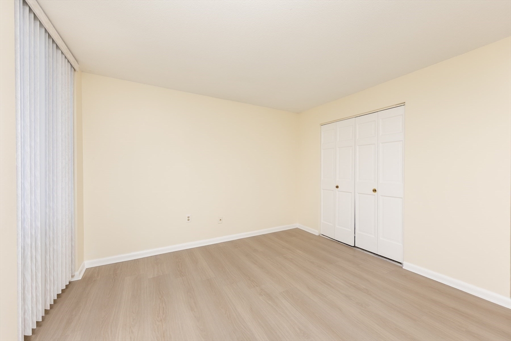 1002 Paradise Road, Unit 1M Swampscott, MA 01907 - Photo 20 of 29
