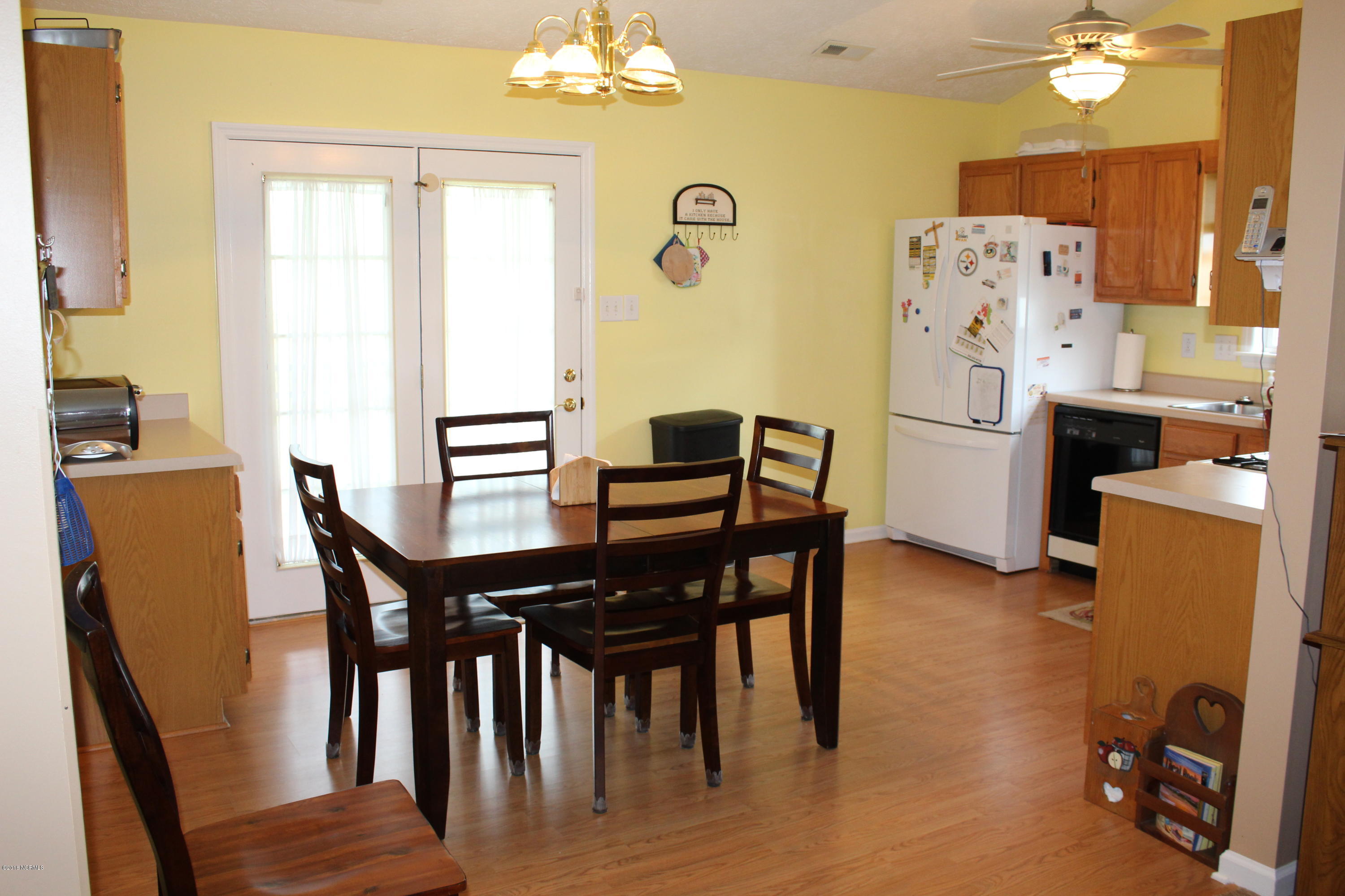 305 Foxhall Road Newport, NC 28570 - Photo 8 of 32 Dining room area