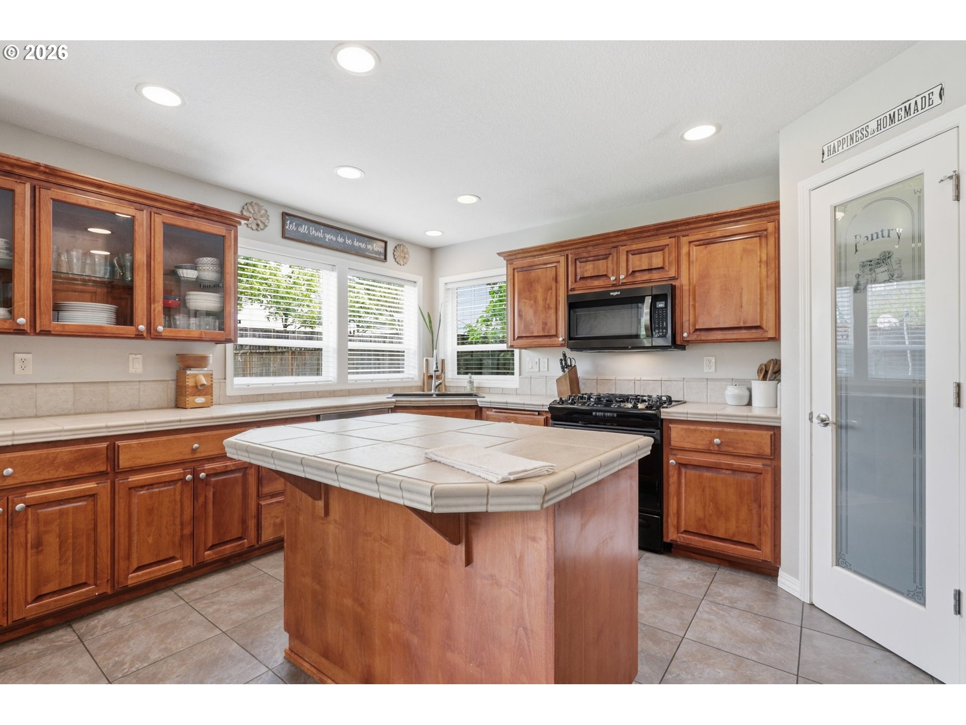 3306 Solstice Lane Newberg, OR 97132 - Photo 10 of 47 a kitchen with stainless steel appliances granite countertop a sink stove and refrigerator