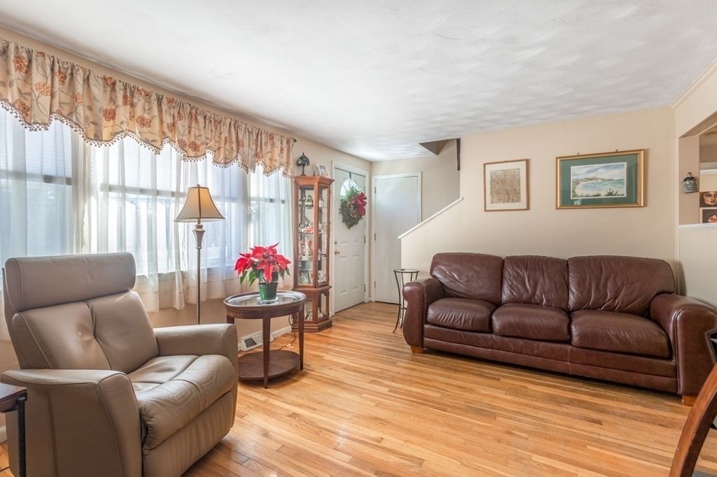 176 Andover Road Billerica, MA 01821 - Photo 5 of 25