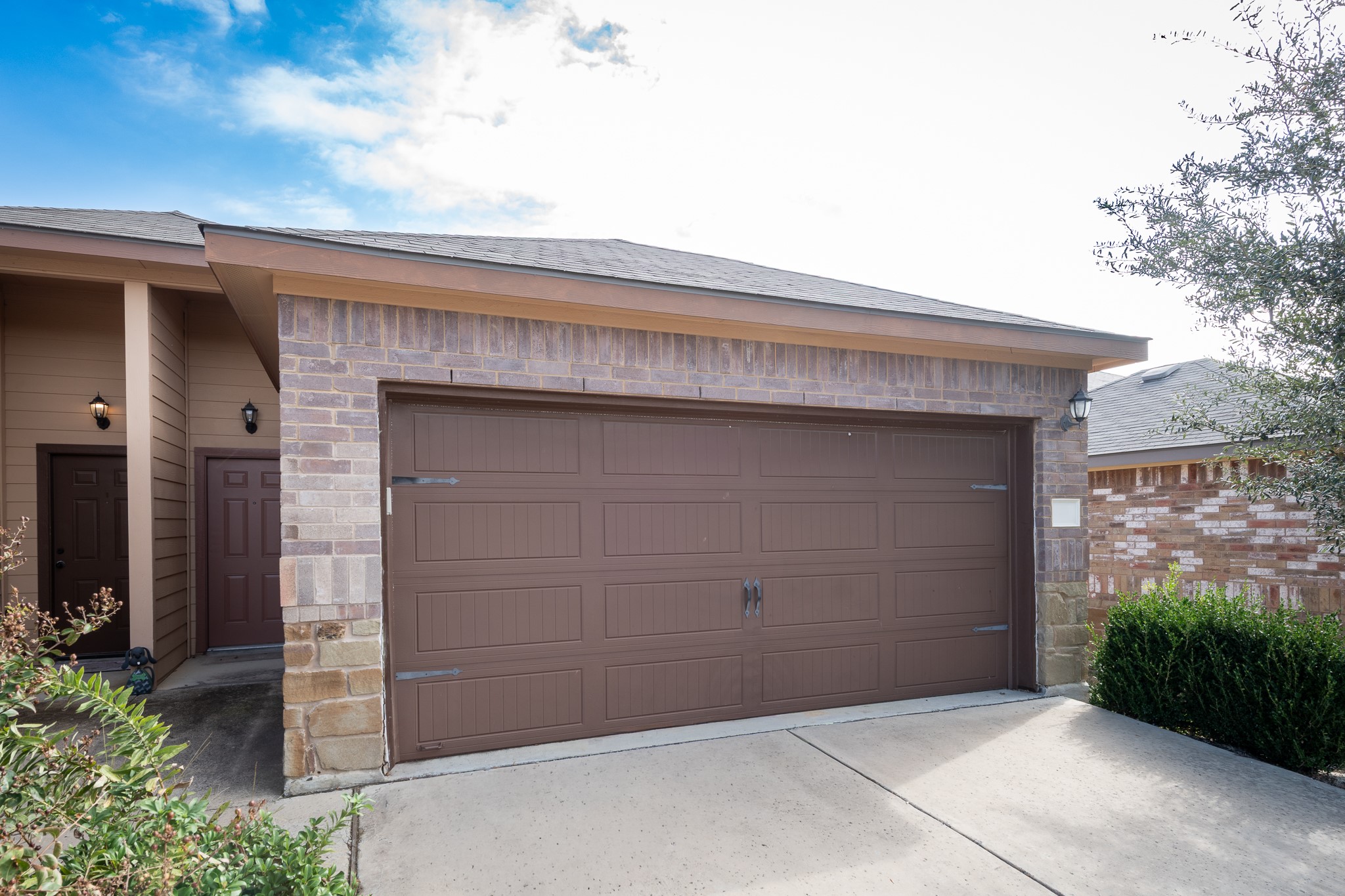 424 Jack Rabbit Lane, Unit B Buda, TX 78610 - Photo 2 of 20 front view of a house