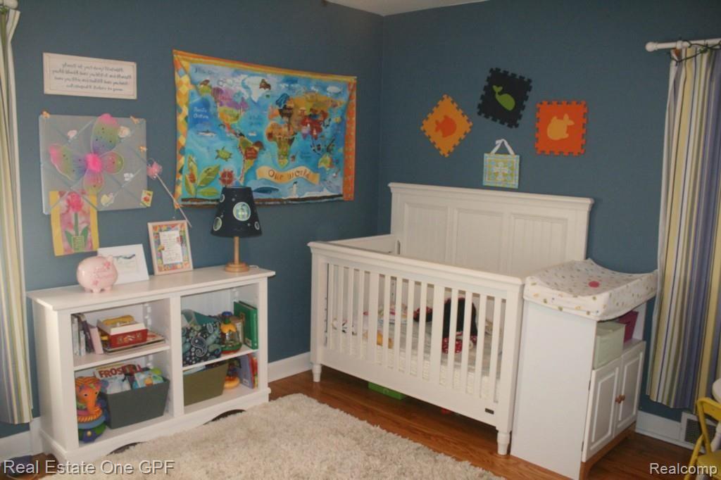 1443 Roslyn Road Grosse Pointe, MI 48236 - Photo 13 of 16 13IMG_8696.jpg