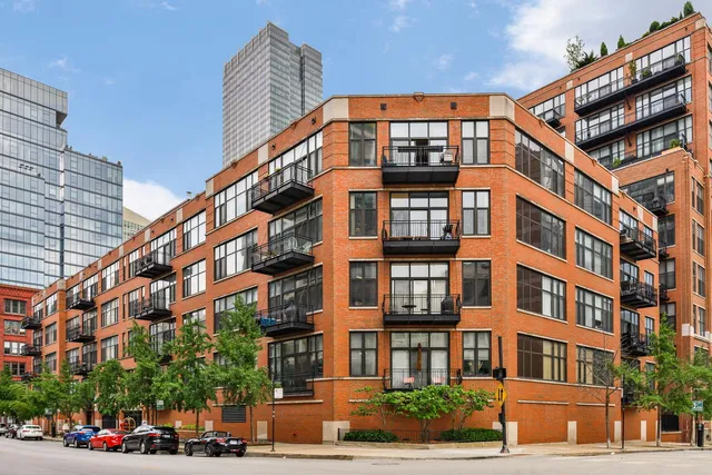 $700,000 | 333 West Hubbard Street, Unit 713, Chicago, IL 60654