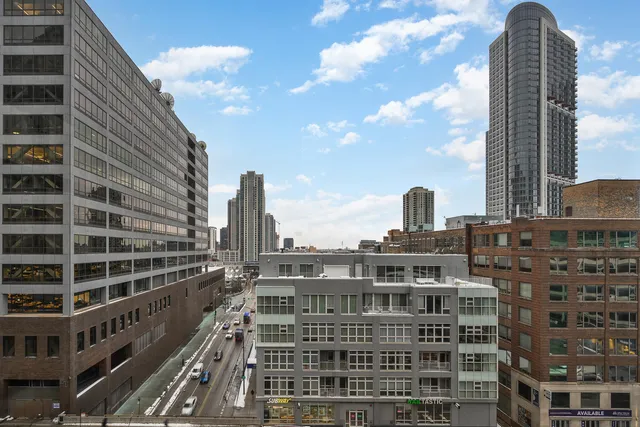 $700,000 | 333 West Hubbard Street, Unit 713, Chicago, IL 60654