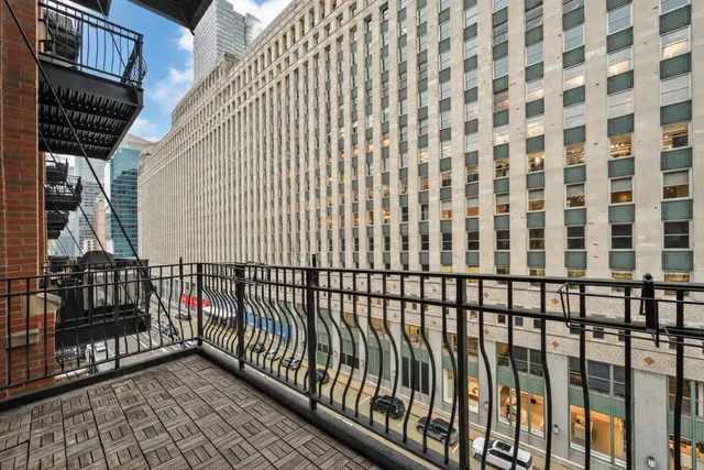 $700,000 | 333 West Hubbard Street, Unit 713, Chicago, IL 60654