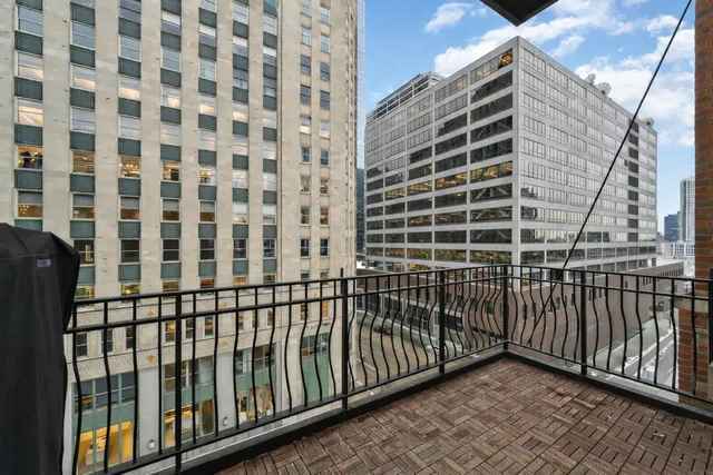 $700,000 | 333 West Hubbard Street, Unit 713, Chicago, IL 60654