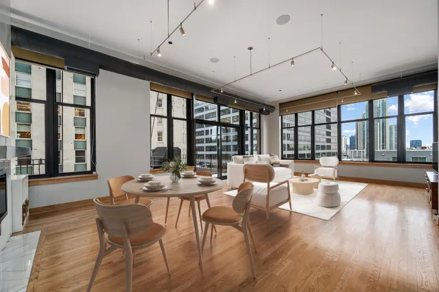 $700,000 | 333 West Hubbard Street, Unit 713, Chicago, IL 60654