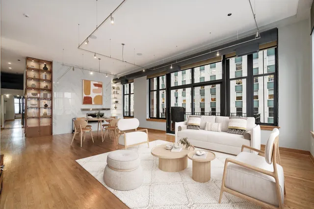 $700,000 | 333 West Hubbard Street, Unit 713, Chicago, IL 60654