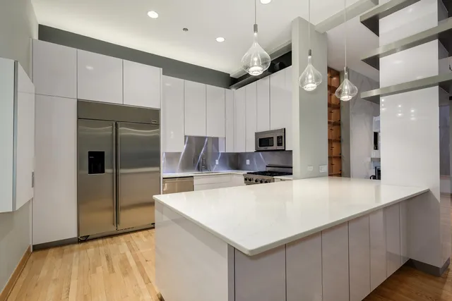 $700,000 | 333 West Hubbard Street, Unit 713, Chicago, IL 60654