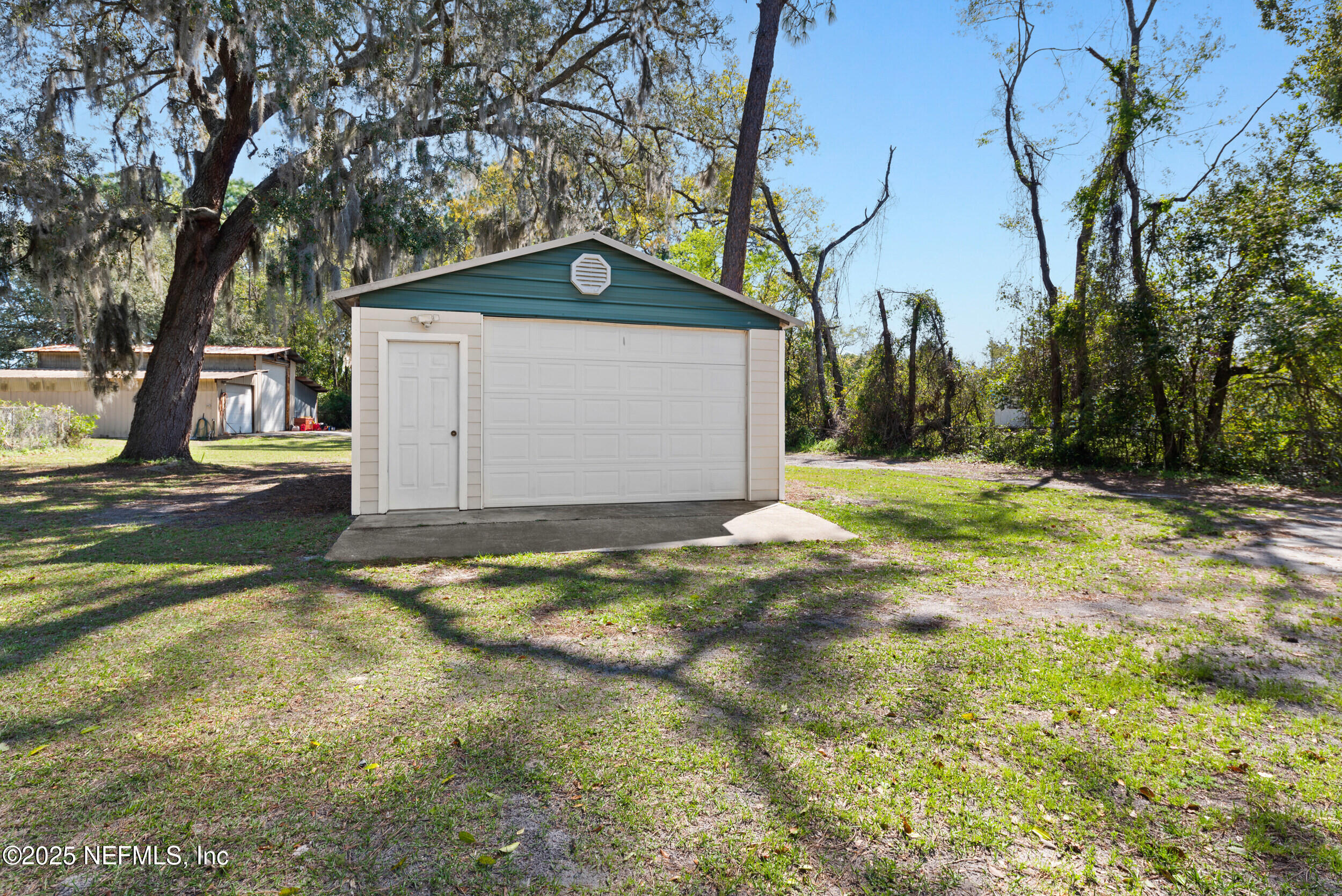 2357 Davis Road Jacksonville, FL 32218 - Photo 25 of 28 a view of a backyard