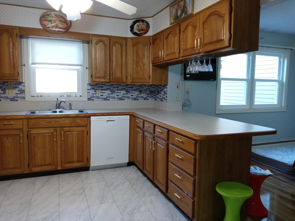77 Botany Bay Road, Unit 122 Worcester, MA 01602 - Photo 10 of 22 Gallery Image 10