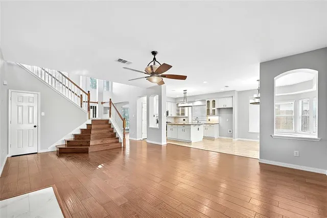 a picture of a room with wall