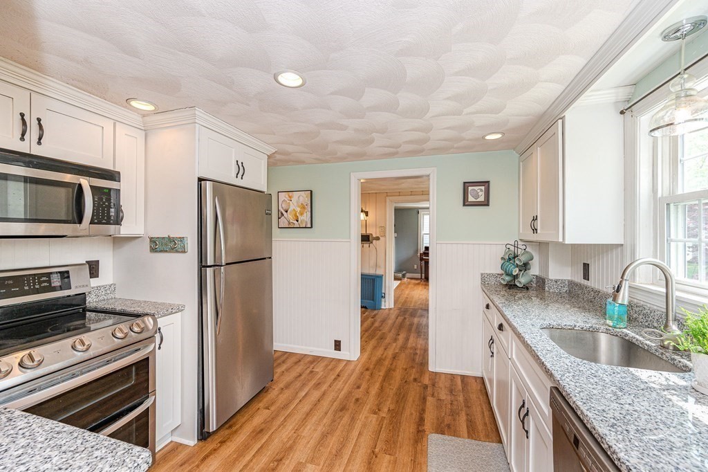 34 Longfellow Road Reading, MA 01867 - Photo 13 of 41 Gallery Image 13