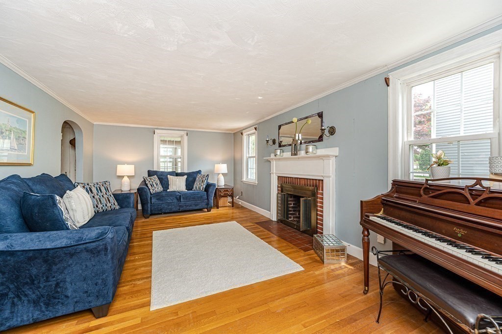 34 Longfellow Road Reading, MA 01867 - Photo 6 of 41 Gallery Image 6