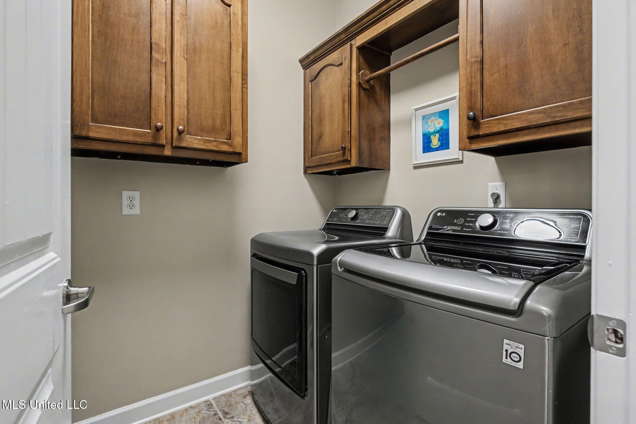 14185 Chapel Ridge Trail Olive Branch, MS 38654 - Photo 29 of 42 Laundry