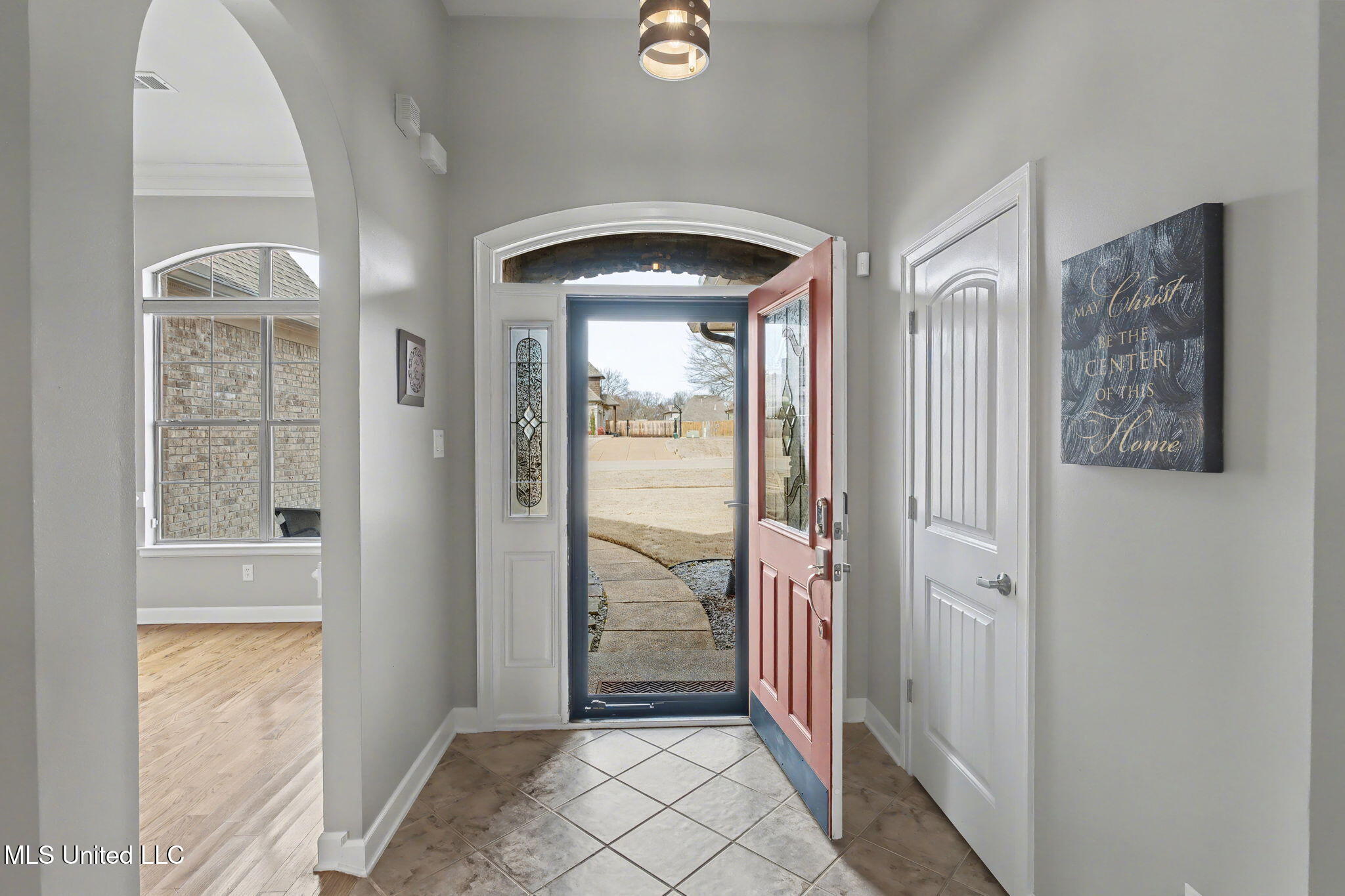 14185 Chapel Ridge Trail Olive Branch, MS 38654 - Photo 8 of 42 Foyer