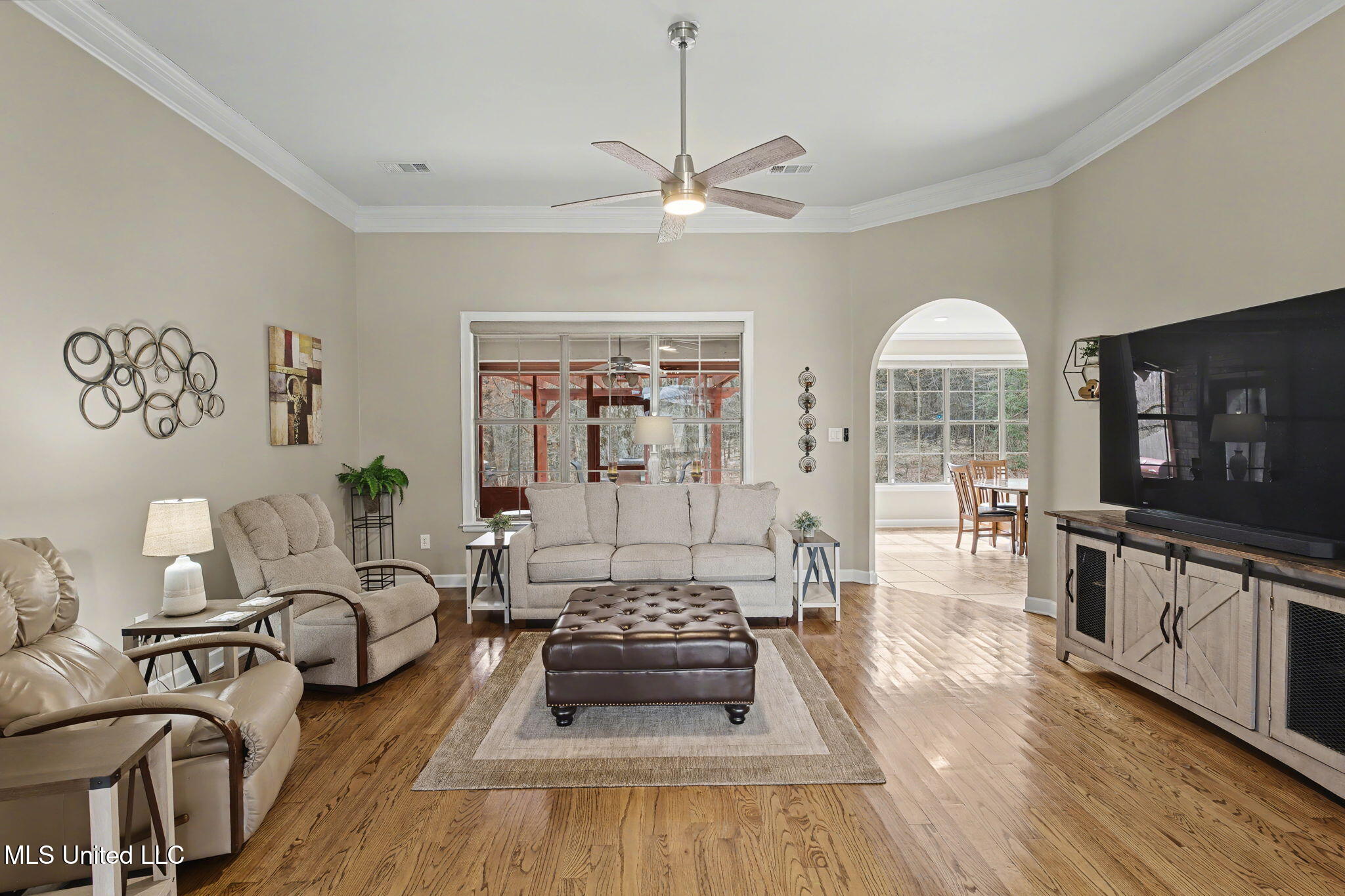 14185 Chapel Ridge Trail Olive Branch, MS 38654 - Photo 9 of 42 Living Room