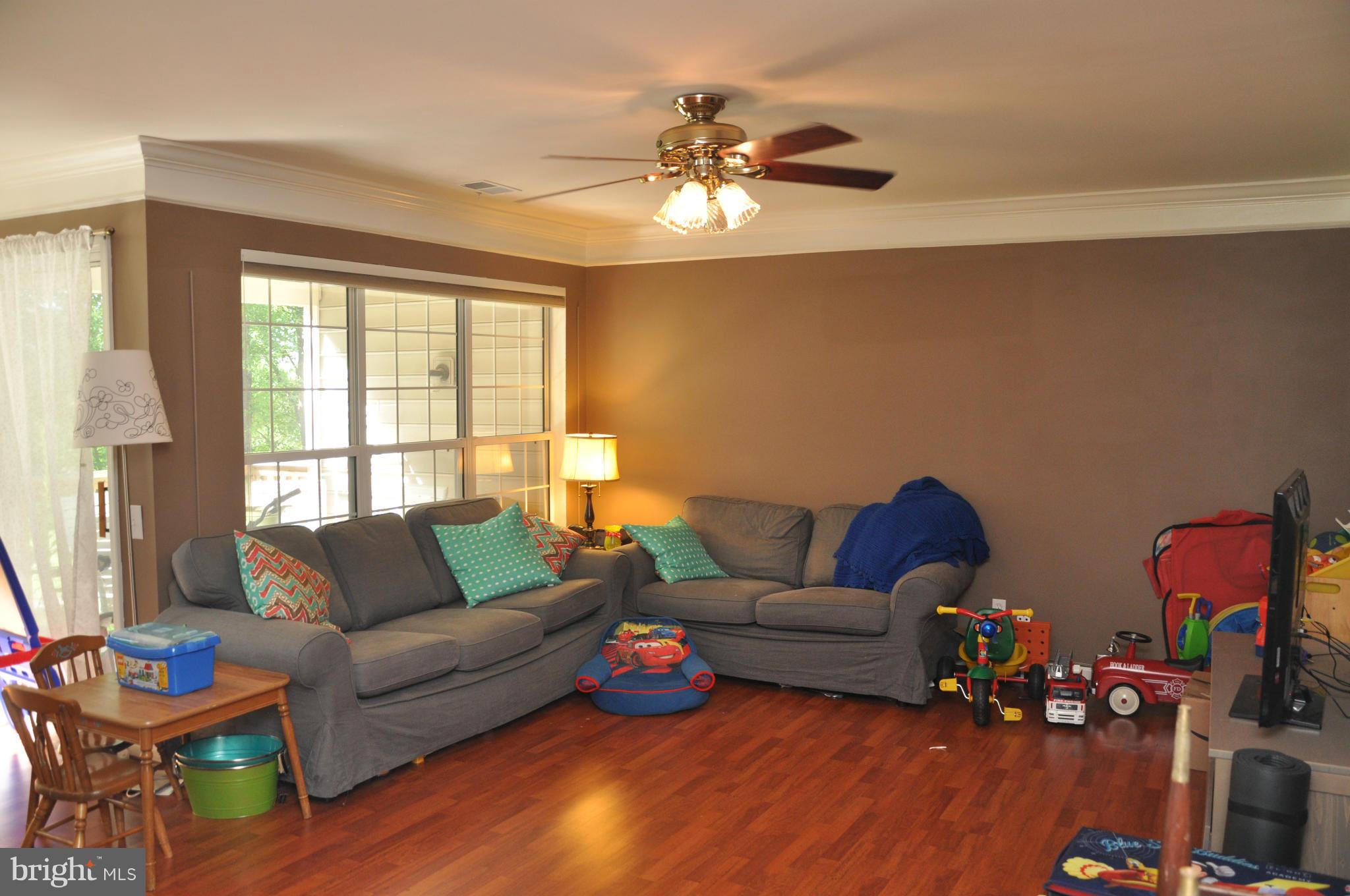 8218 Winstead Place, Unit 203 Manassas, VA 20109 - Photo 8 of 27 Living Room