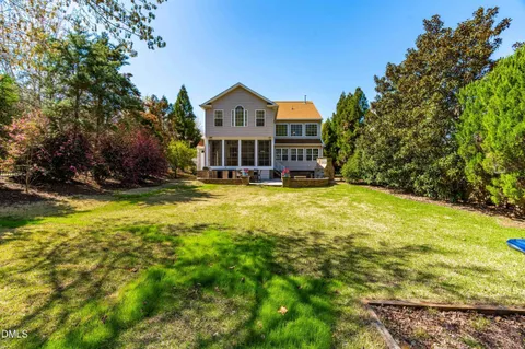 a view of a house with backyard