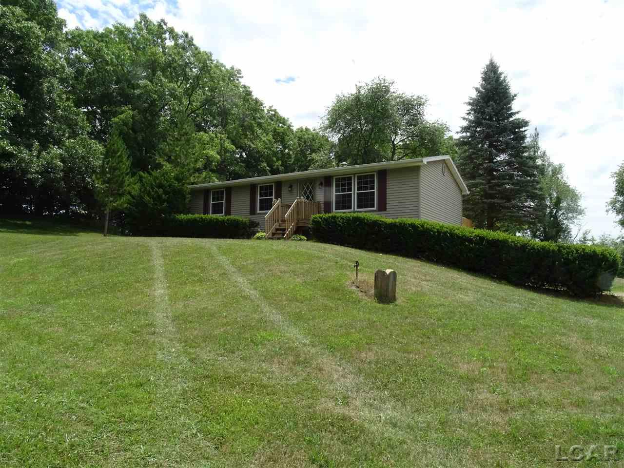 1977 East Gier Road Adrian, MI 49221 - Photo 2 of 22 50018183-1.JPG