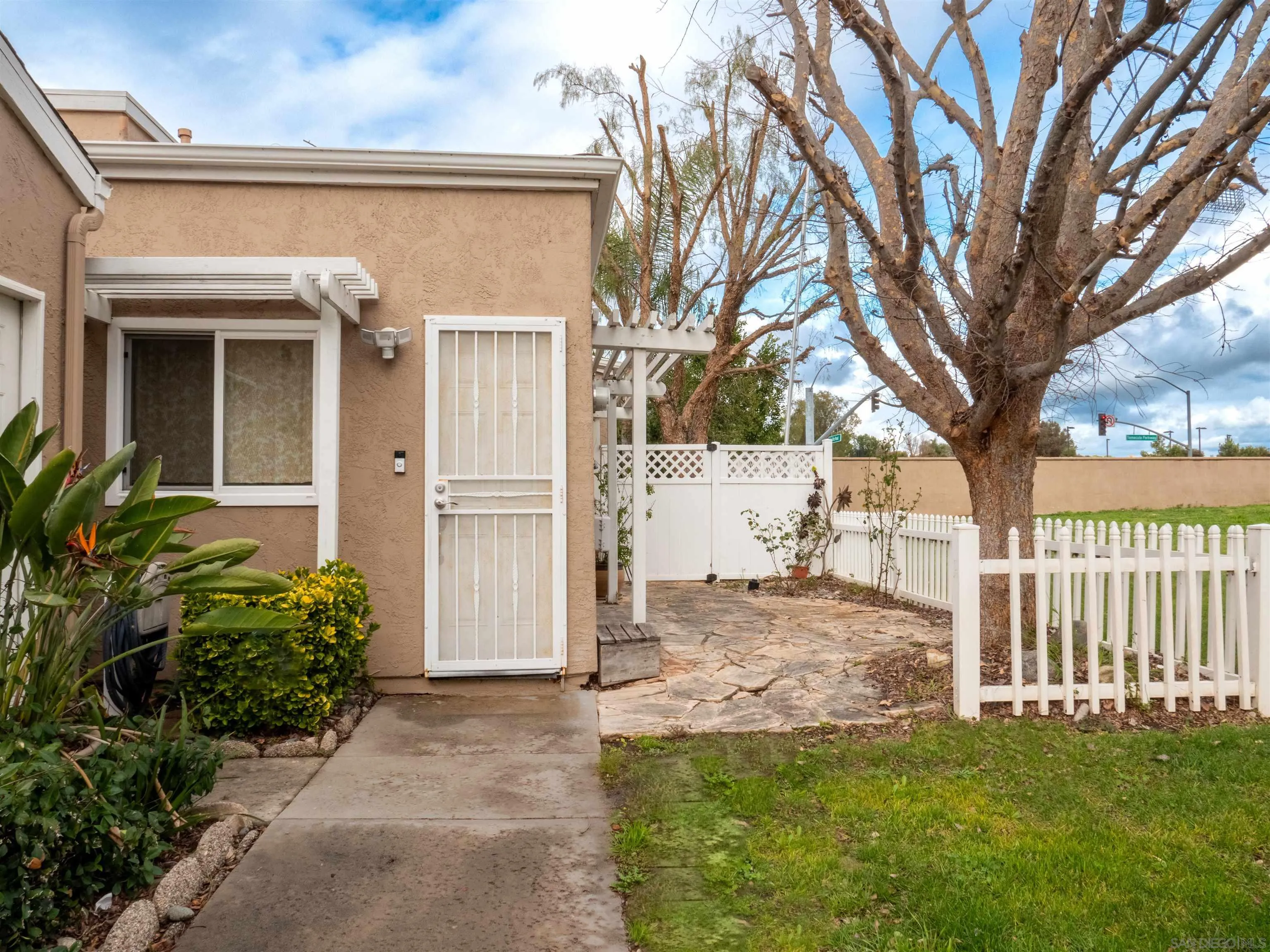44511 La Paz Road Temecula, CA 92592 - Photo 3 of 25 Gallery Image 3