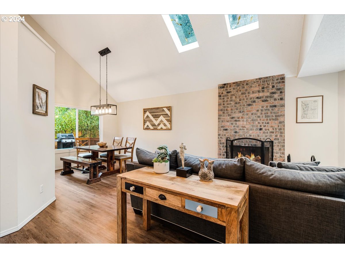 2245 Southwest 77th Place Portland, OR 97225 - Photo 5 of 31 Gallery Image 5
