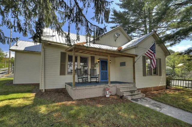 $314,900 | 102 Riverview Street, Copperhill, TN 37317