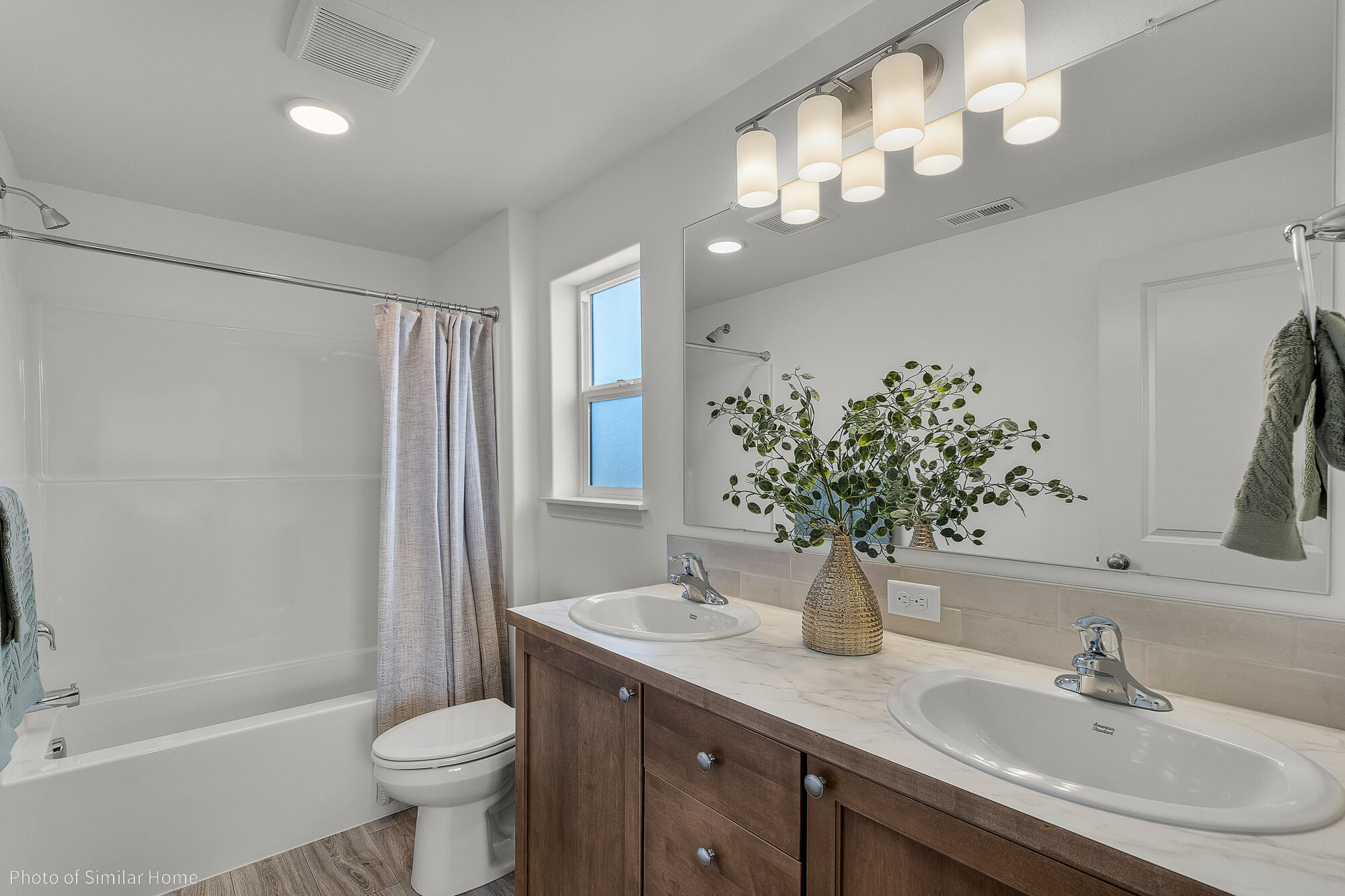 3382 Northwest 7th Street Redmond, OR 97756 - Photo 17 of 24 Harbor Townhome-Main Bathroom