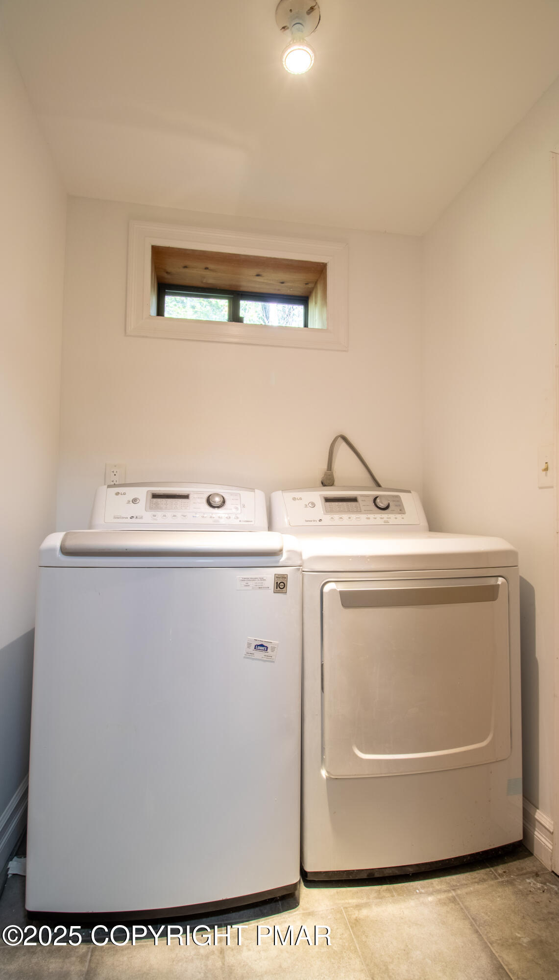 1142 Yorkshire Lane Bushkill, PA 18324 - Photo 32 of 72 a utility room with washer and dryer