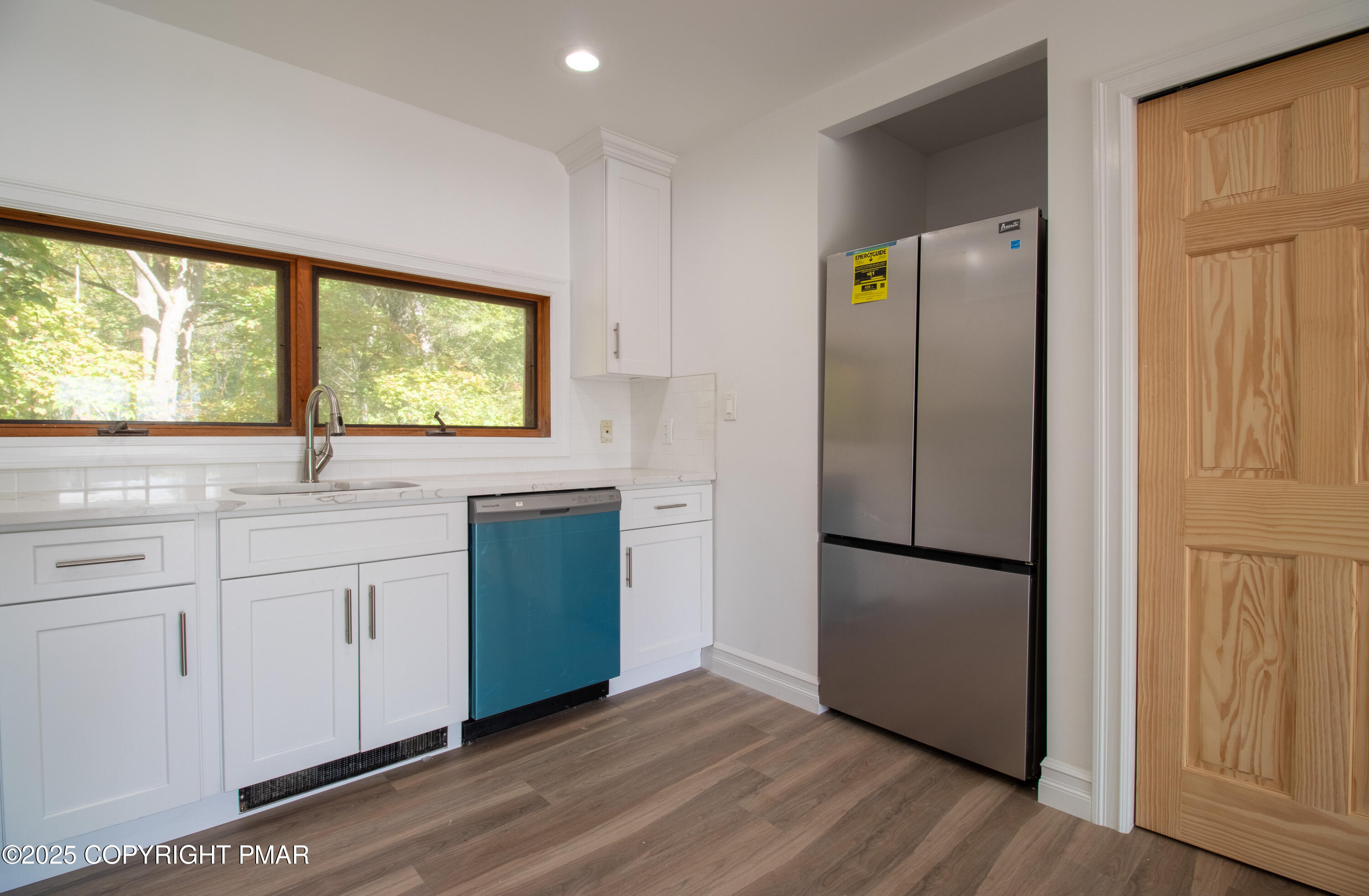 1142 Yorkshire Lane Bushkill, PA 18324 - Photo 6 of 72 a kitchen with stainless steel appliances granite countertop a refrigerator and a sink